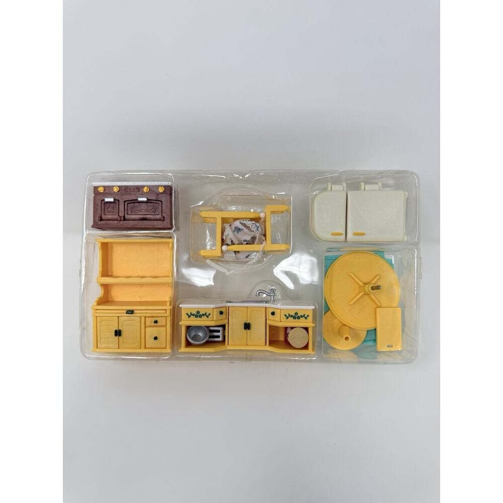 Calico Critters Kozy Kitchen Set 55 Pieces Epoch Boxed Incomplete - Picture 5 of 8